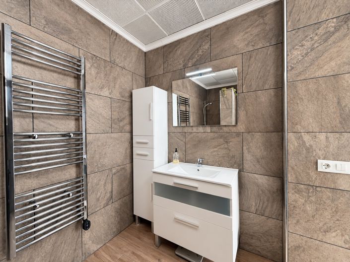 Image No.32-6 Bed Townhouse for sale