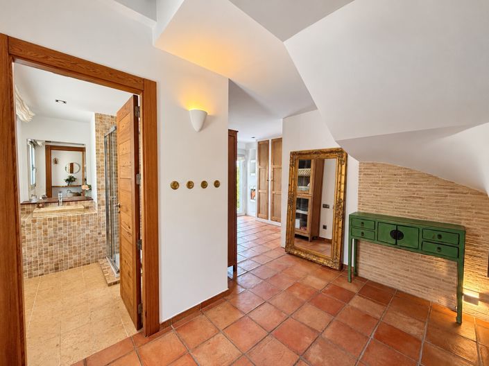 Image No.16-6 Bed Villa for sale