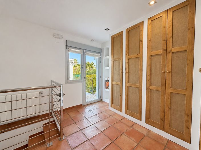 Image No.15-6 Bed Villa for sale