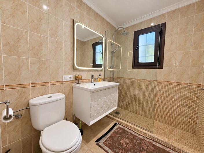 Image No.14-5 Bed Villa for sale