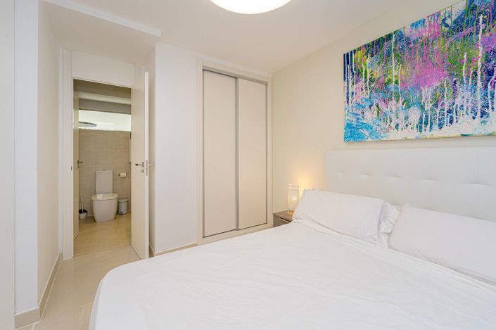Image No.13-3 Bed Townhouse for sale