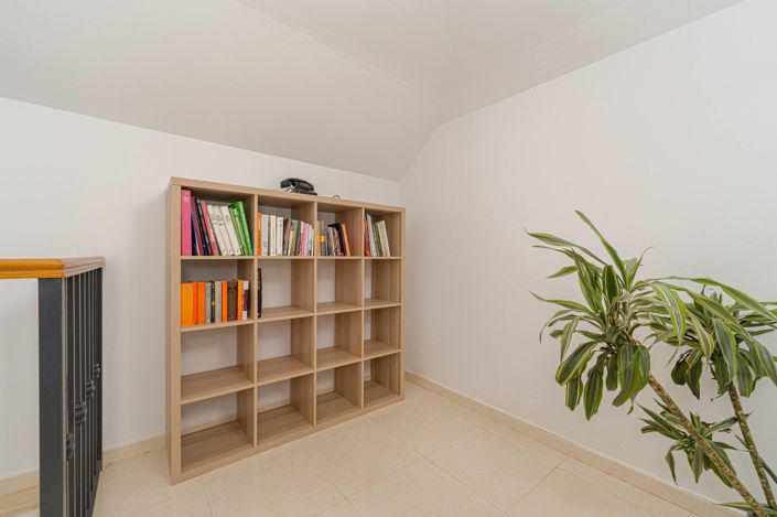 Image No.14-3 Bed Property for sale