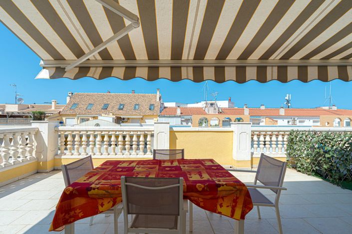 Image No.17-3 Bed Property for sale