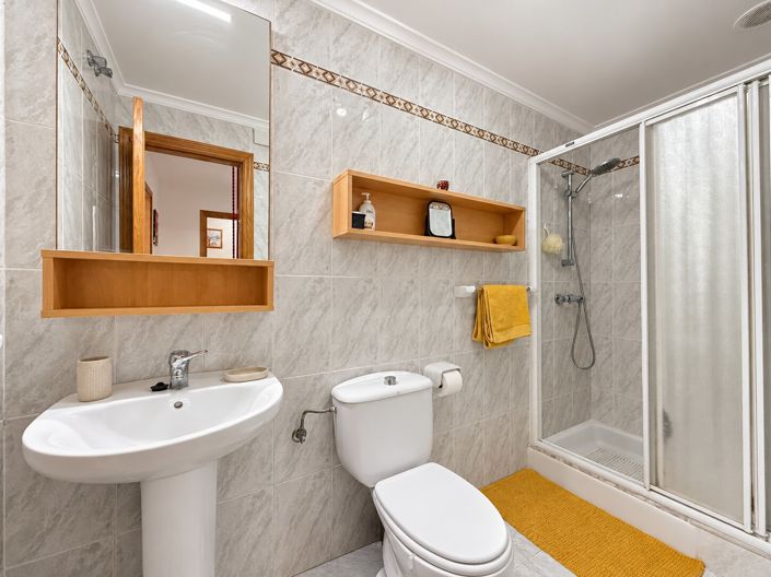 Image No.17-3 Bed Property for sale