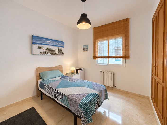 Image No.18-3 Bed Property for sale
