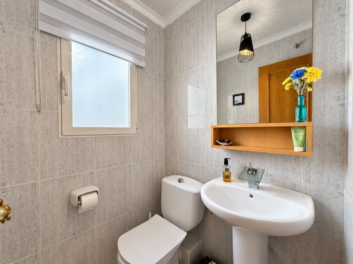 Image No.5-3 Bed Property for sale