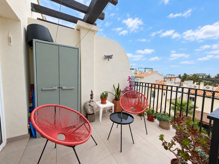 Image No.12-2 Bed Property for sale