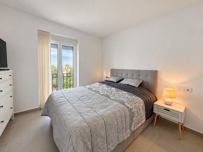 Image No.7-2 Bed Property for sale