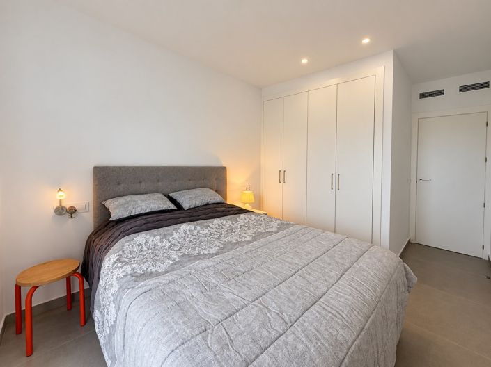 Image No.8-2 Bed Property for sale