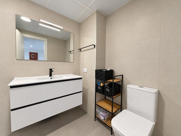 Image No.9-2 Bed Property for sale