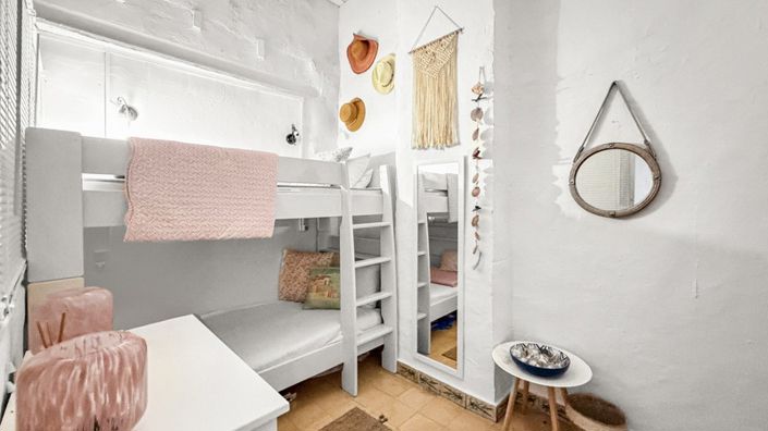 Image No.14-2 Bed Townhouse for sale