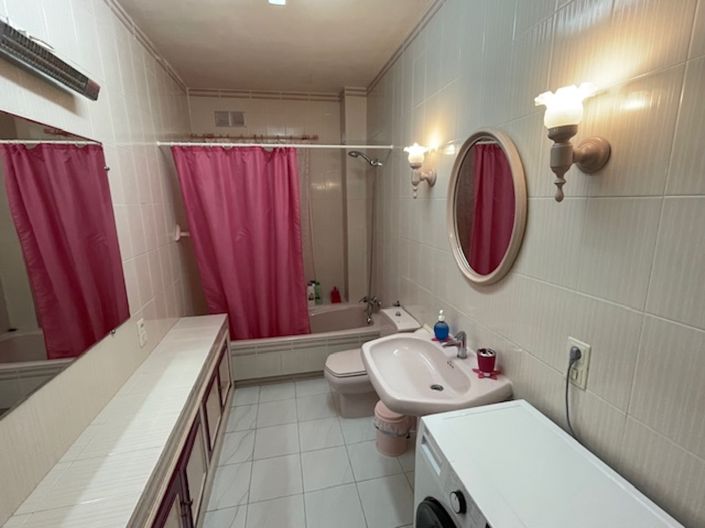 Image No.20-8 Bed Villa for sale