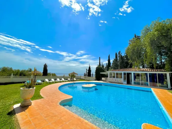 Image No.3-8 Bed Villa for sale