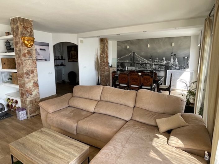 Image No.4-8 Bed Villa for sale