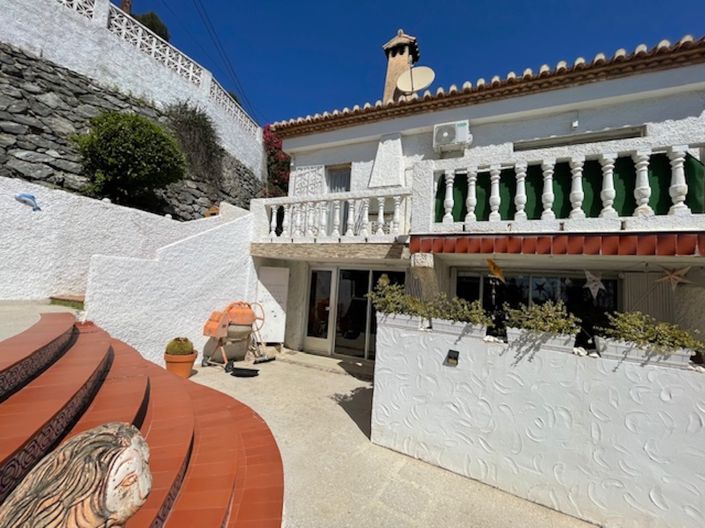 Image No.45-8 Bed Villa for sale