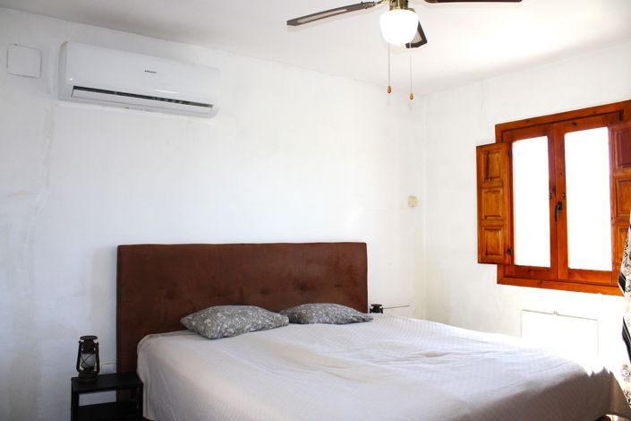 Image No.28-3 Bed Country House for sale