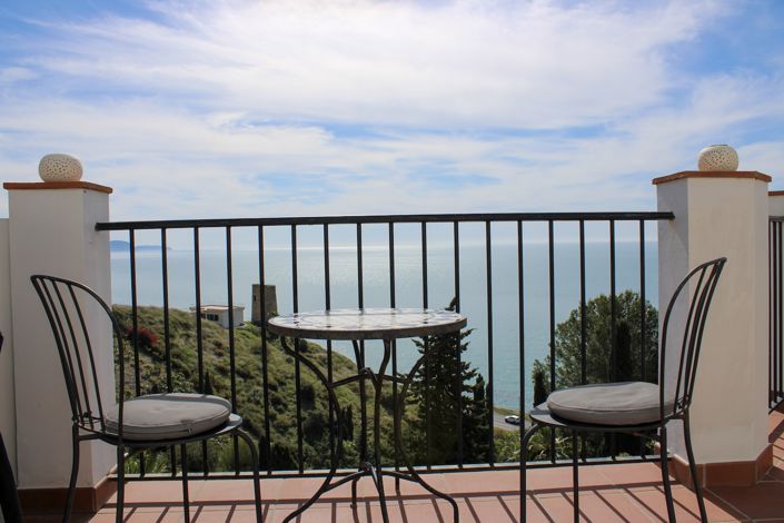 Image No.20-2 Bed Property for sale