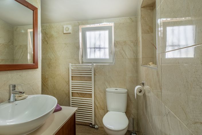 Image No.18-4 Bed Country House for sale