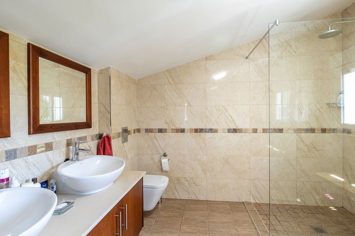 Image No.19-4 Bed Country House for sale