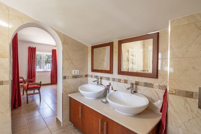 Image No.21-4 Bed Country House for sale