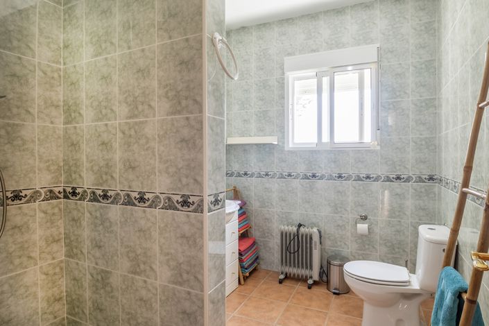 Image No.37-4 Bed Country House for sale