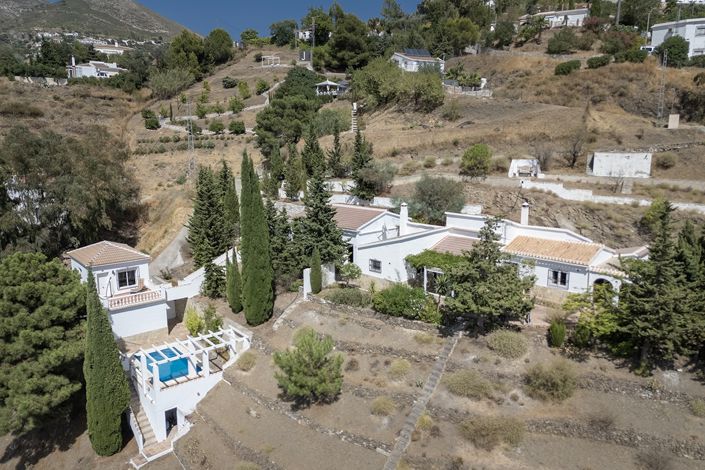 Image No.41-4 Bed Country House for sale