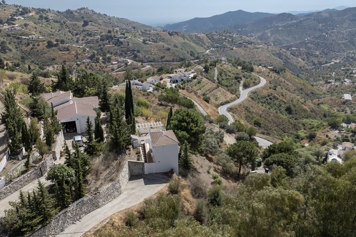 Image No.51-4 Bed Country House for sale