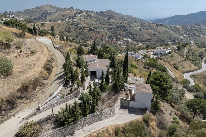 Image No.52-4 Bed Country House for sale