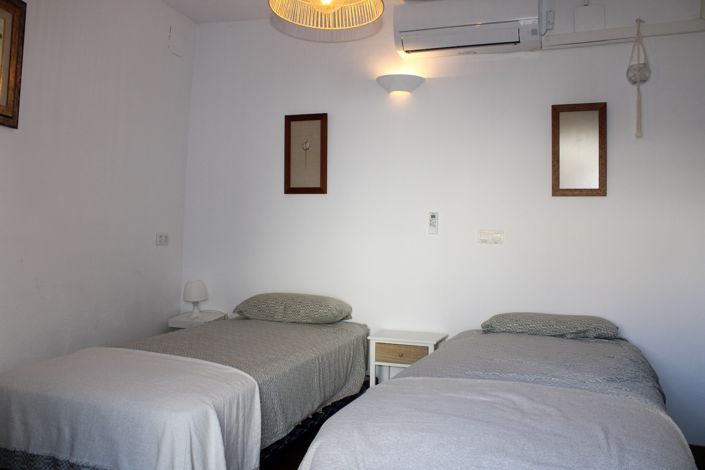 Image No.16-2 Bed Townhouse for sale