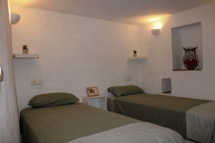 Image No.7-2 Bed Townhouse for sale