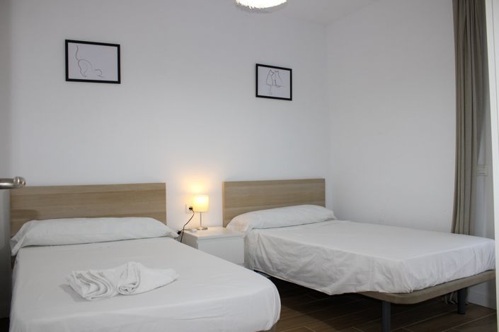 Image No.17-4 Bed Townhouse for sale