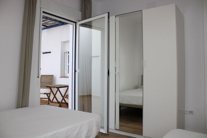 Image No.18-4 Bed Townhouse for sale