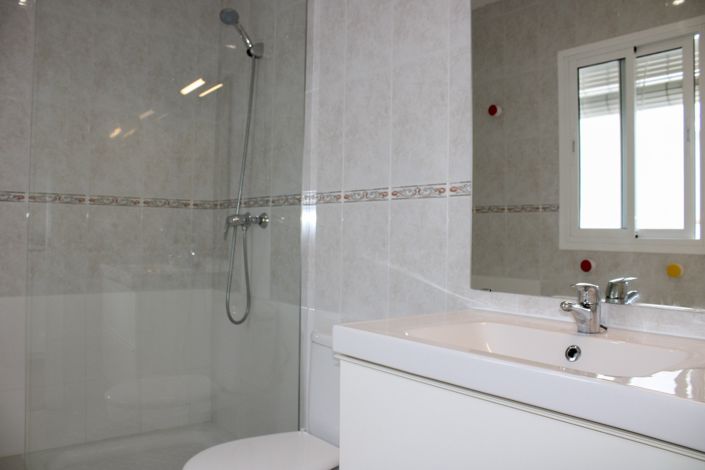 Image No.27-4 Bed Townhouse for sale