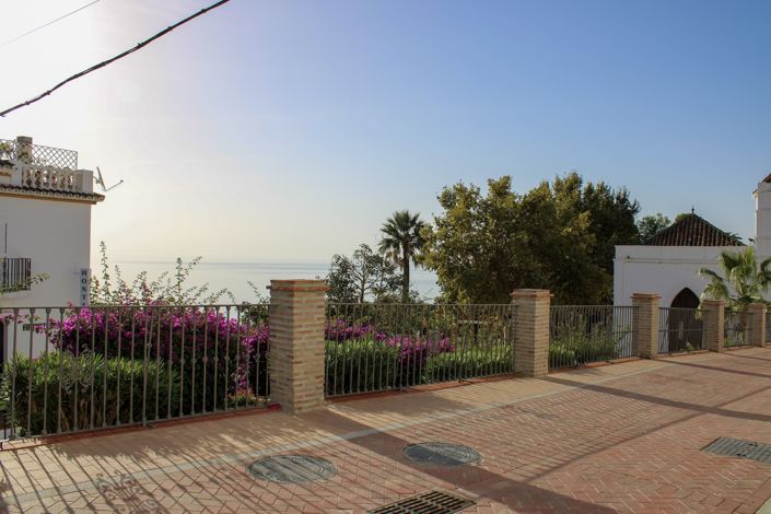 Image No.4-4 Bed Townhouse for sale