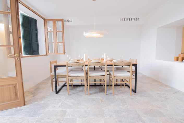 Image No.12-6 Bed Townhouse for sale