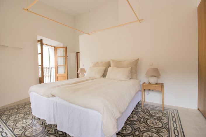 Image No.14-6 Bed Townhouse for sale