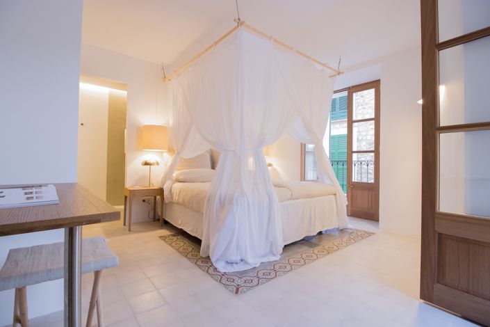 Image No.18-6 Bed Townhouse for sale