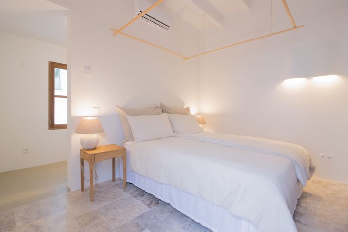 Image No.27-6 Bed Townhouse for sale