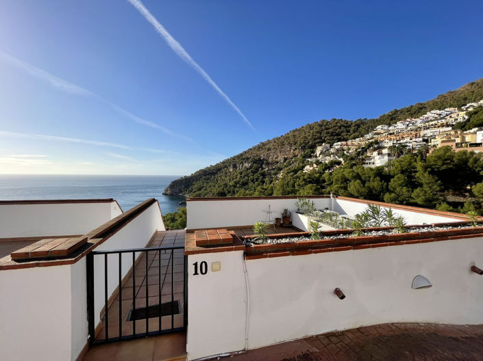 Image No.10-6 Bed Property for sale