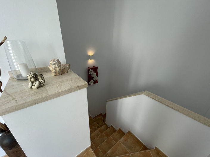 Image No.14-6 Bed Property for sale