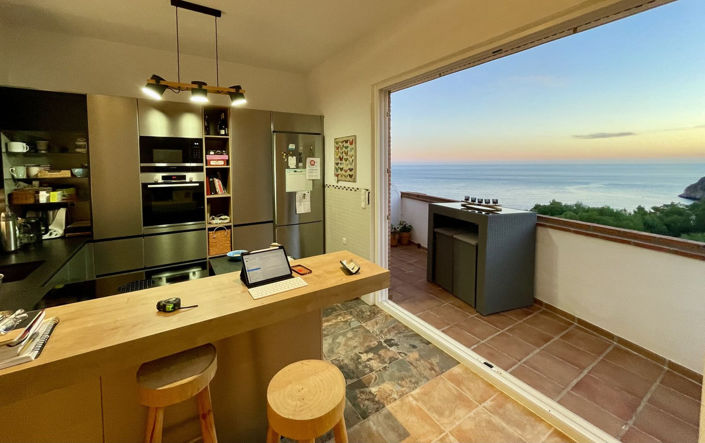 Image No.2-6 Bed Property for sale