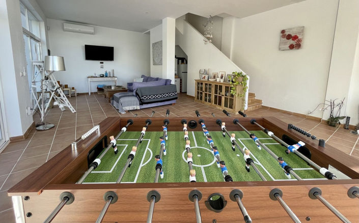 Image No.24-6 Bed Property for sale