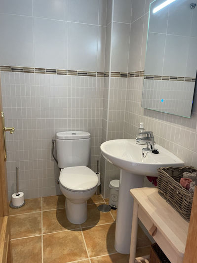 Image No.28-6 Bed Property for sale