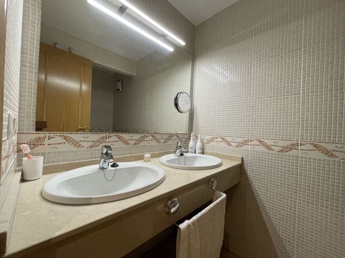 Image No.29-6 Bed Property for sale