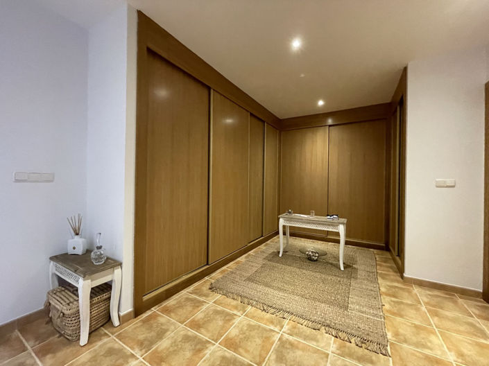 Image No.35-6 Bed Property for sale