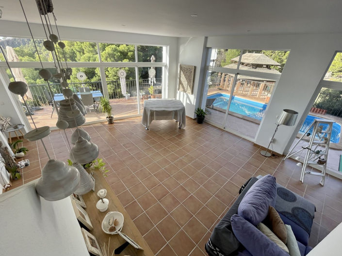 Image No.4-6 Bed Property for sale