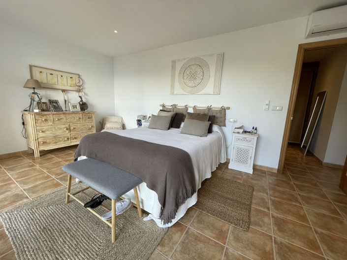 Image No.42-6 Bed Property for sale