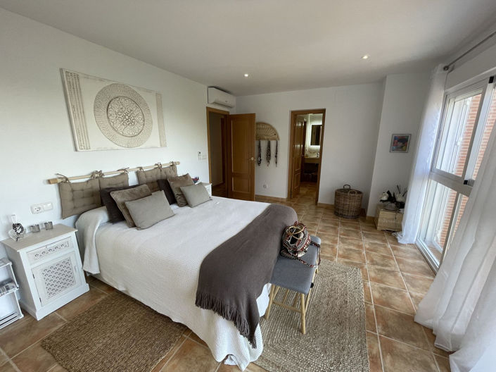 Image No.46-6 Bed Property for sale