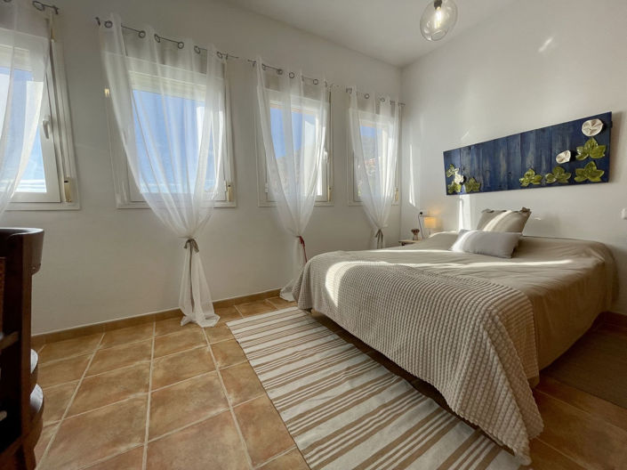 Image No.48-6 Bed Property for sale