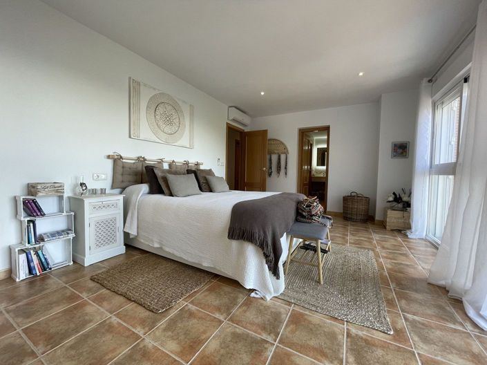 Image No.49-6 Bed Property for sale